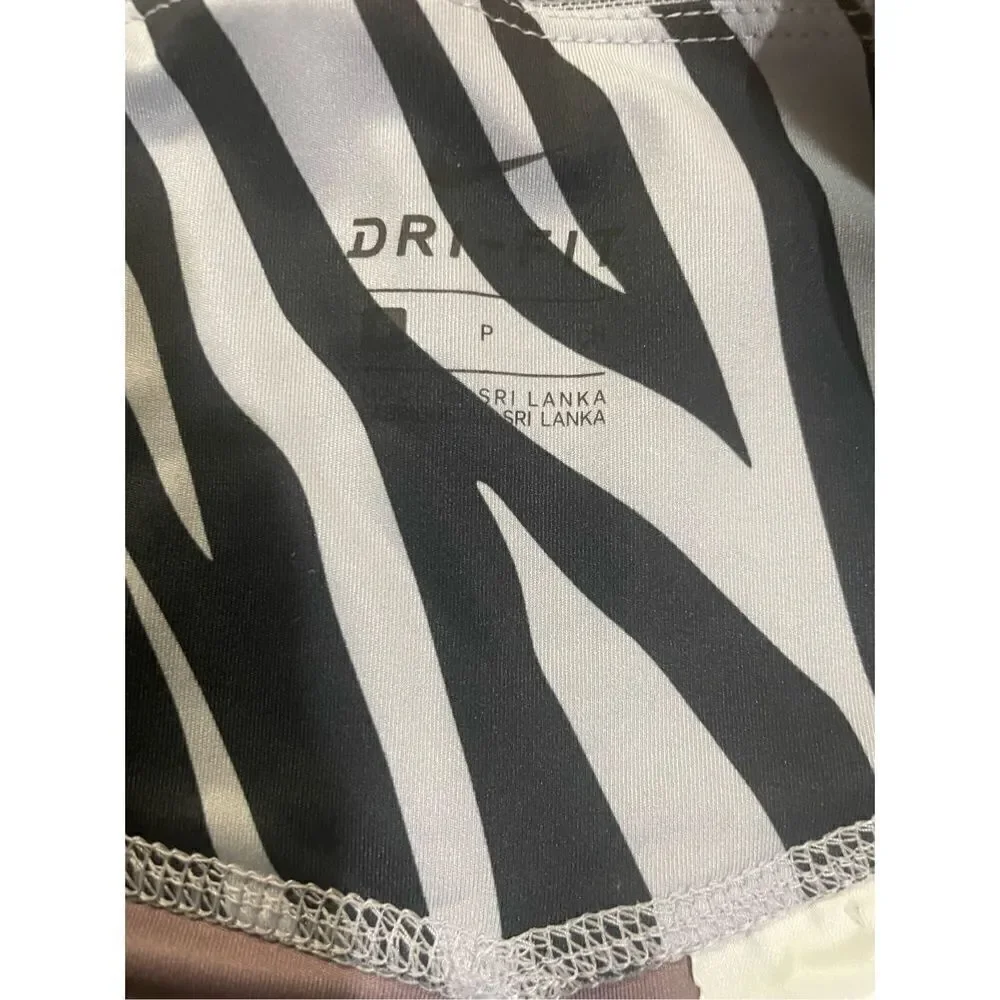 The Nike One Tight Fit Mid Rise zebra animal‎ print leggings 7/8 length S